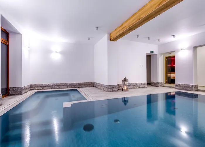 Zamek Ksieza Gora 4* كارباش