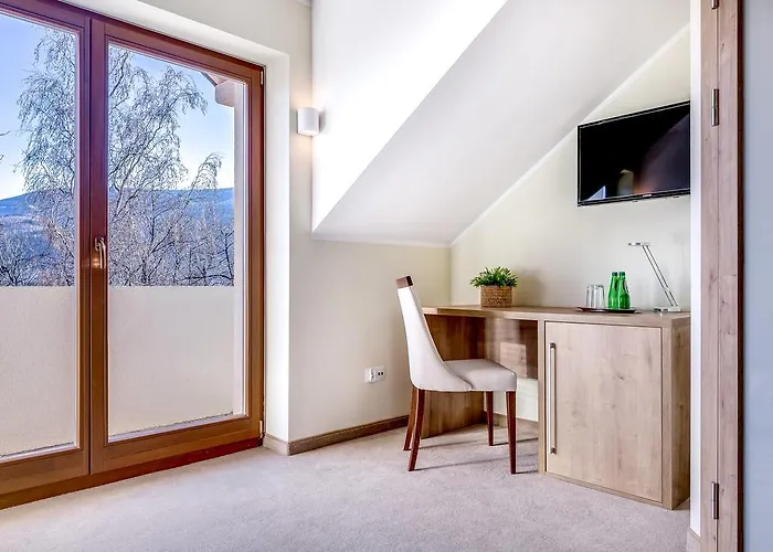 Zamek Ksieza Gora 4* كارباش