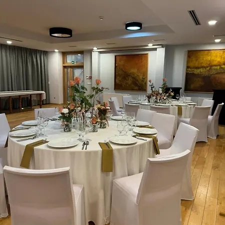 Hotel apartamentowy Zamek Księża Góra 3*