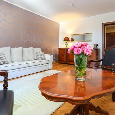 Zamek Księża Góra Hotel apartamentowy 3*